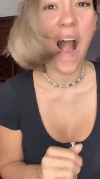 Hot air styler brush head demonstration