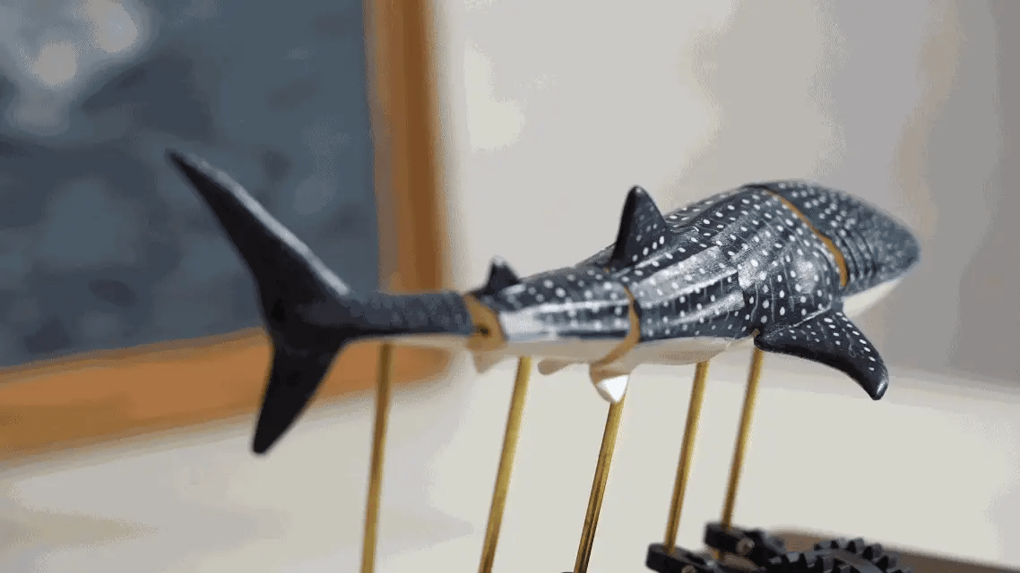 Whale shark automaton gift presentation