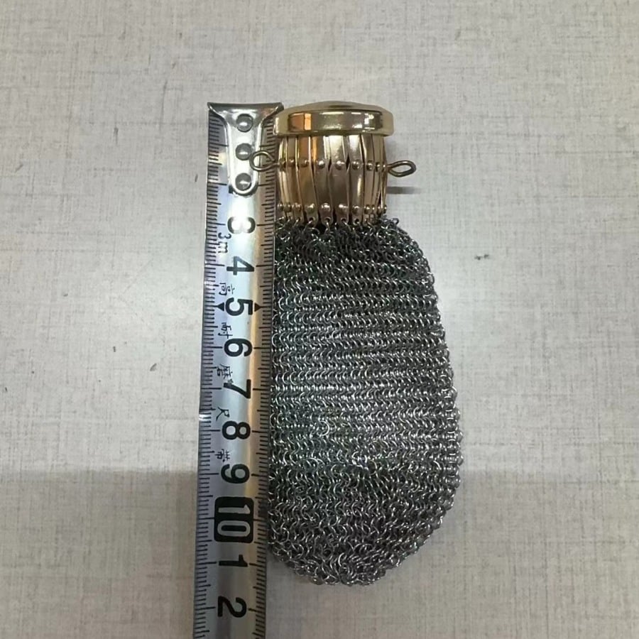 Expandable lattice frame of vintage metal mesh coin purse