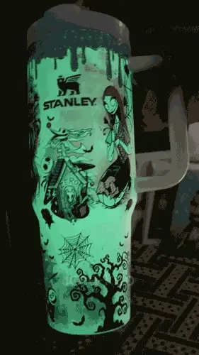 🎁 The Ultimate Halloween Gift: Sally x Jack Skellington 40oz Tumbler 💀✨